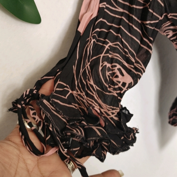 🎉HP🎉Violet & Claire Pink Swirl Crinkle Button Blouse - Picture 4 of 8